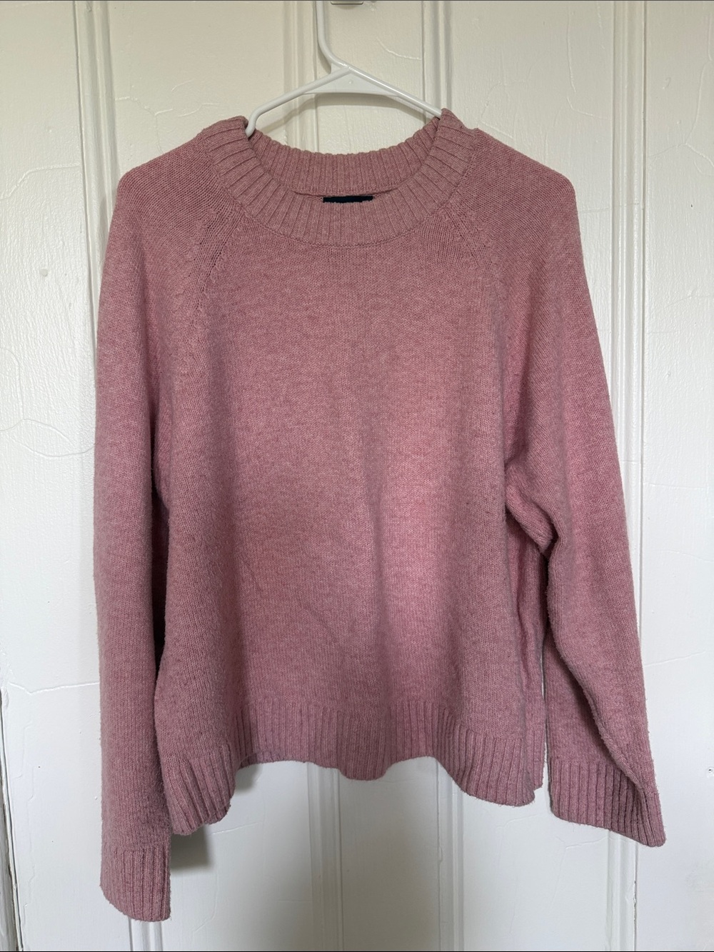 GAP Relaxed Crewneck Sweater in Dusty Pink